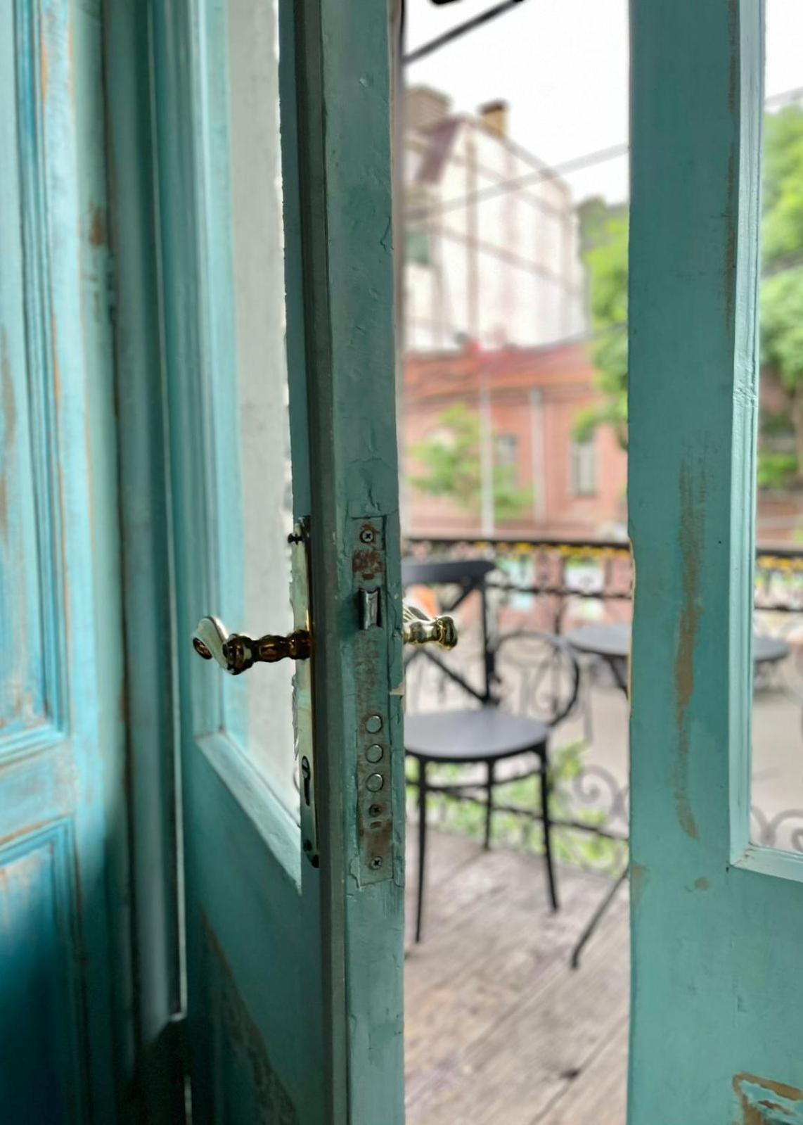 Arts Hotel Tbilisi Phòng bức ảnh